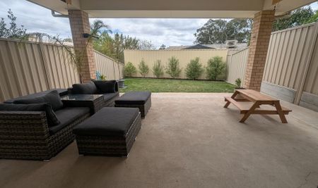 Stylish, Modern 3-Bedroom Home in Peaceful Vista Location! - Photo 3