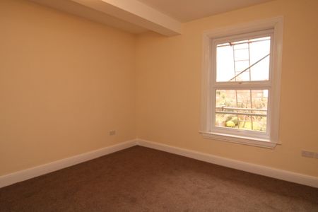 £1,595 - References Pending - Photo 2