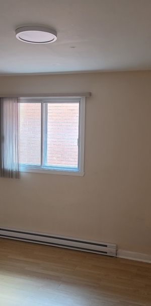 Grand 4 1/2 à Louer - Photo 1