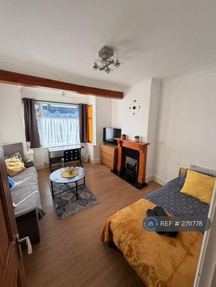 2 bedroom semi-detached house to rent - Photo 1