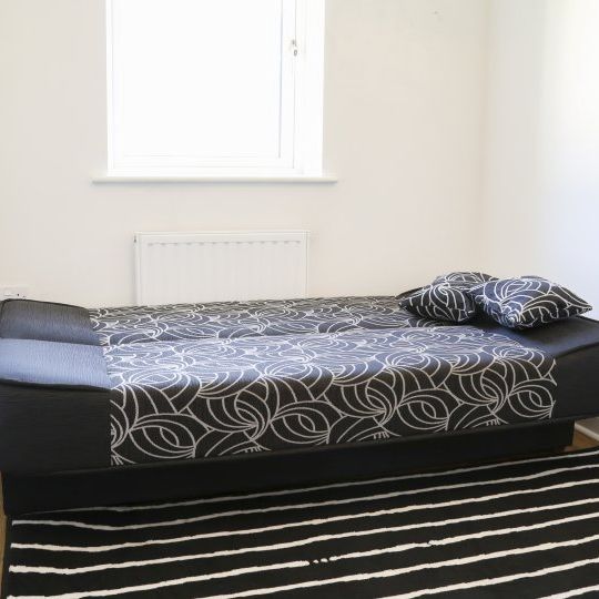 Bright room in 3-bedroom house in Donaghmede, Dublin - Photo 1