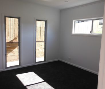 Four bedroom free standing duplex - Photo 2