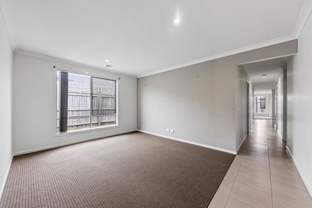 23 Currawong Crescent, Pakenham VIC 3810 - House For Rent | Domain - Photo 3