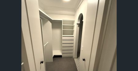 Serene, Impeccably Renovated Sanctuary with Harbour Views - Photo 4