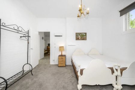 Beachside living - 6 months - Photo 2