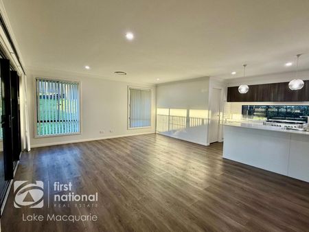 Modern 5-Bedroom Home in Cameron Park - Photo 5