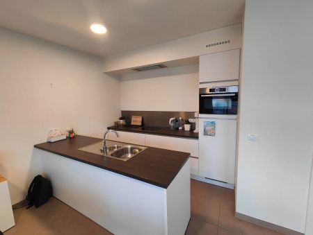 Centraal gelegen appartement met twee slaapkamers met garage en berging - Foto 4