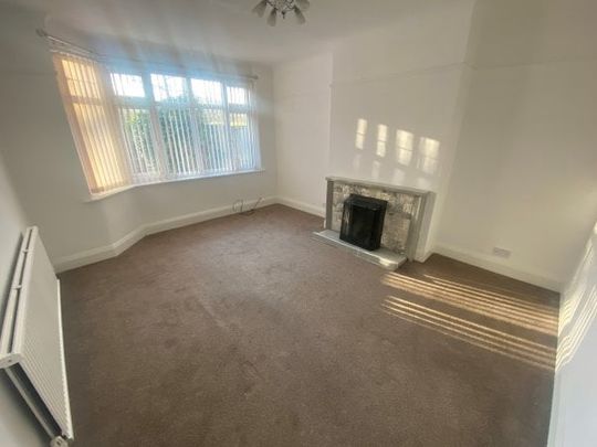 Hillbark Road, Frankby - Photo 1