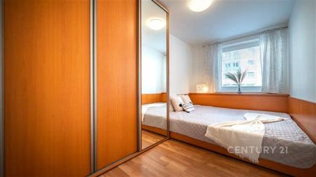 PRONÁJEM MODERNÍHO BYTU 3+KK S BALKONEM A GARÁŽOVÝM STÁNÍM V CENTRU PRAHY - Photo 2