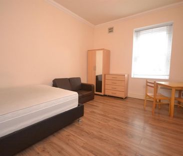 1 bedroom Flat To Let - Photo 3