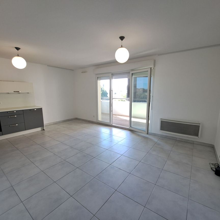 A LOUER AVIGNON ( 84000 ) : APPARTEMENT 3 pièces -TERRASSE - ASCENSEUR - 1 PLACE DE PARKING, - Photo 1