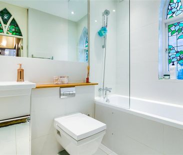 1 bedroom flat in Earls Court - Photo 1