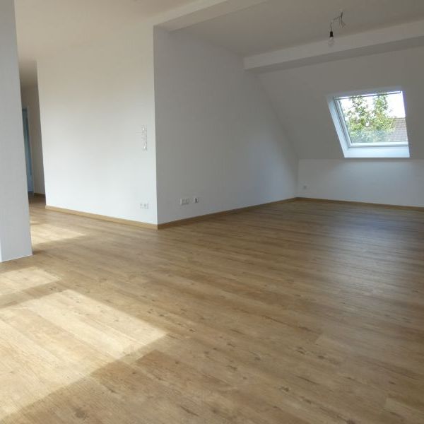 *** Charmante DG-Wohnung mit Dachbalkon sucht neue Bewohner! *** - Foto 1