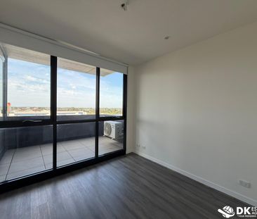 CONVENIENT LIVING IN THE HEART OF SUNSHINE - Photo 4