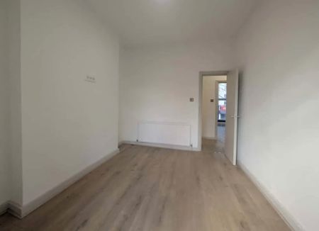 1 Bed Flat, Camden Road, NW1 - Photo 2