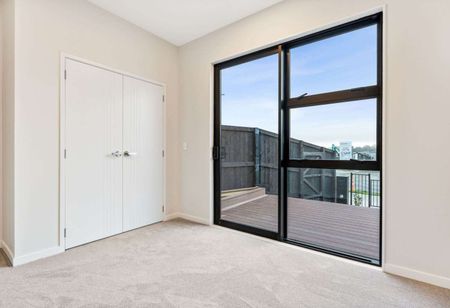 Brand New 4 Bedroom Townhouse in Silverdale - Photo 3