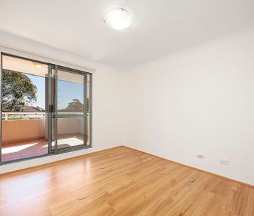 Spacious Apartment with Leafy Outlook &ast;&ast; Available 01&sol;10&sol;24 &ast;&ast; - Photo 1