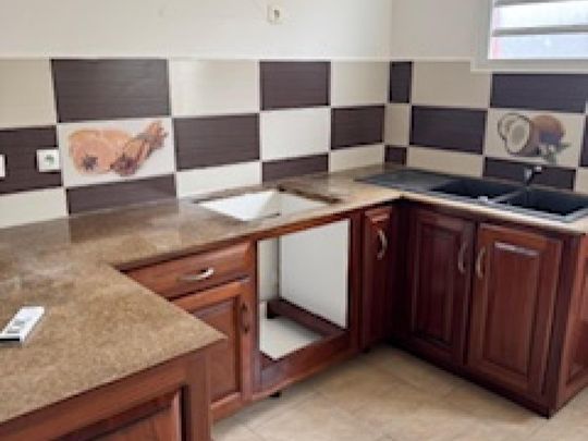 Location Maison 4 pièces 81m² ST ANDRE 97440 - Photo 1