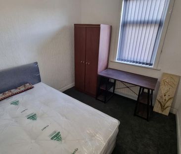 4 bedroom terraced house to rent - Photo 3