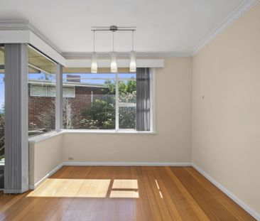 Spacious 3-Bedroom Unit with Water Views in Sandy Bay - Photo 3