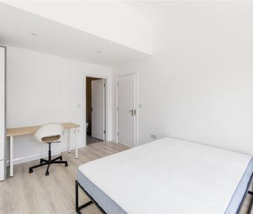 8 bedroom semi-detached house to rent - Photo 4