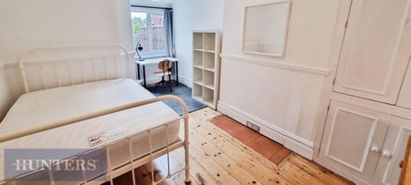 6 bedroom House To Let - Photo 5