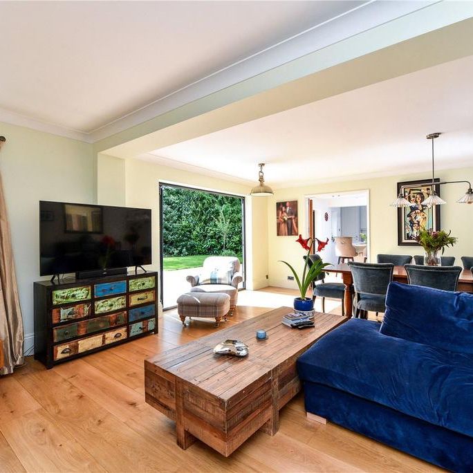 5 bedroom detached house to rent - Photo 1