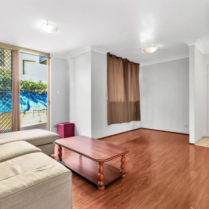 Discover effortless riverside living in this bright and spacious 2‑bedroom ground‑floor apartment - Photo 1