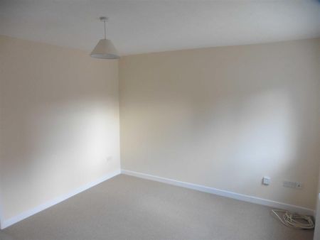 Castlehaven Close, Chippenham, SN15 - Photo 3