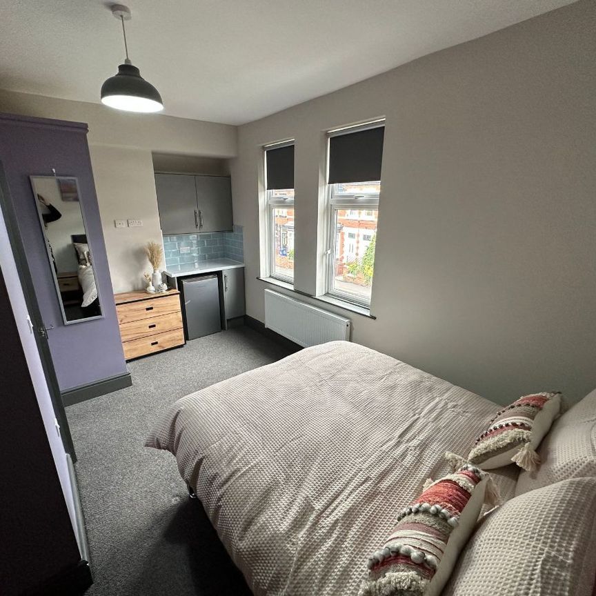 Room 5, 56 Broxholme Lane - Photo 1