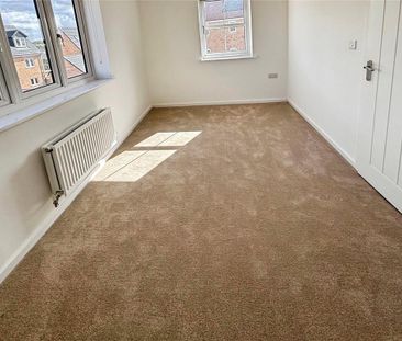 3 bedroom semi-detached house to rent - Photo 4