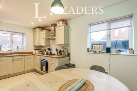 3 bedroom house to rent Piper Way, West Broyle, Chichester, PO19 - Photo 5