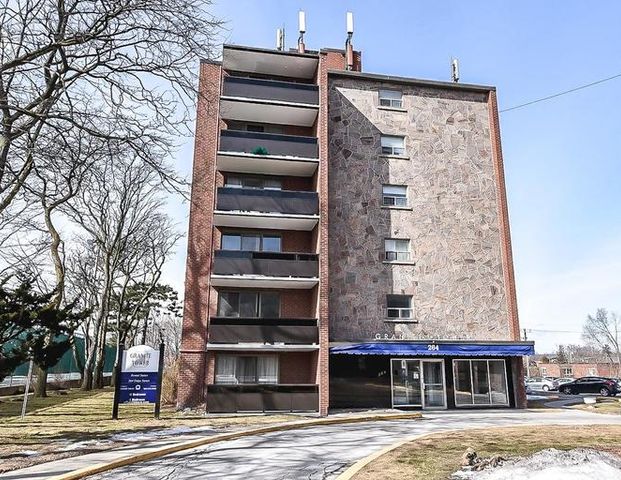 Granite Tower Apartments | 264 Duke Street, Hamilton - Photo 1