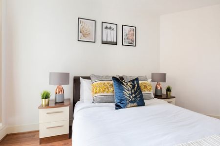 2 Bed Flat, Napier House, W3 - Photo 5