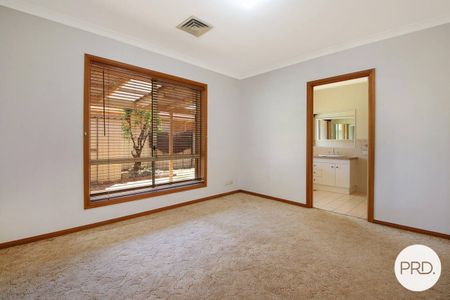 CONVENIENTLY LOCATED 3 BEDROOM HOME! - Photo 3