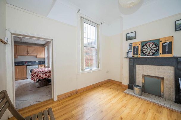 1 Wellington Park Avenue, Belfast, BT9 6DT - Photo 1