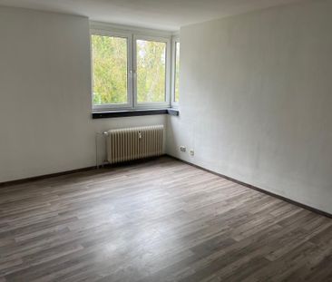 Helle Zwei-Zimmerwohnung im 1. OG ist ab sofort bezugsfrei! - Foto 3