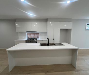 Brand New & Splendid Townhouse in West Footscray! - Photo 6