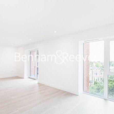 2 Bedroom flat to rent in Filmworks Walk, Ealing, W5 - Photo 1