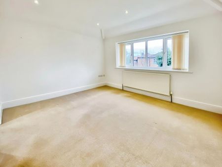4 bedroom semi-detached house to rent - Photo 5