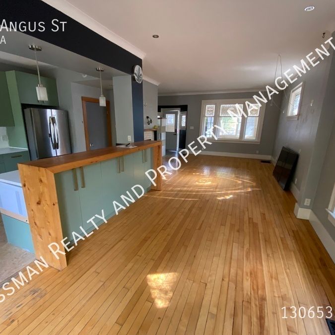 3 bed, 1 bath FULL HOUSE with Large Garage located Downtown Regina, SK - Photo 1