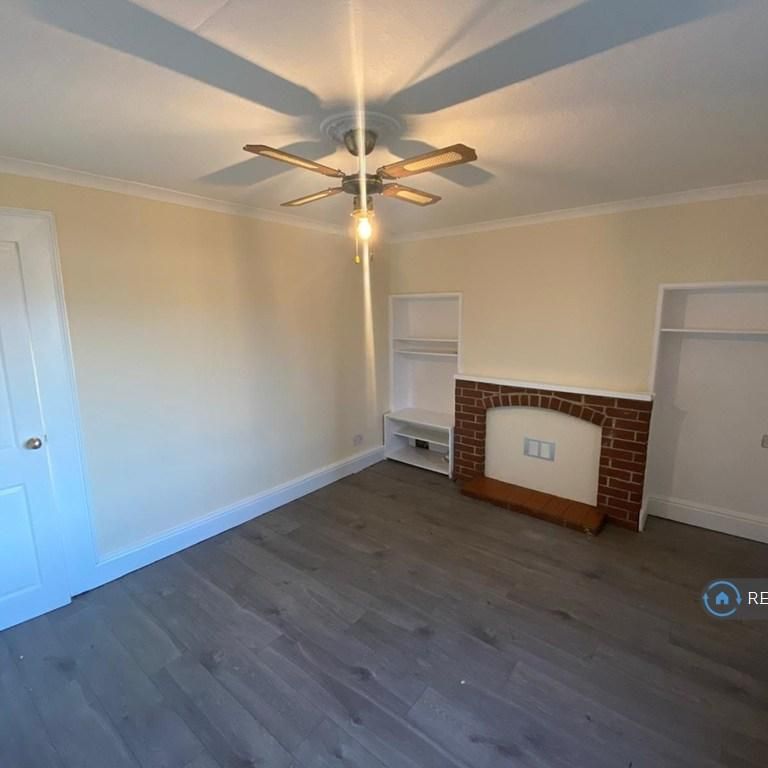 3 bedroom end of terrace house to rent - Photo 1