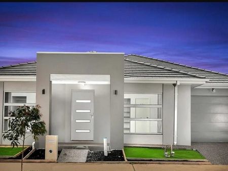 Modern Family Home - Photo 4