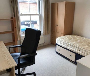 3 bedroom flat to rent - Photo 6