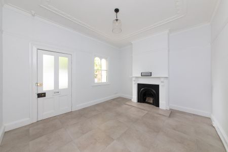 Beautiful Townhouse Conveniently Located! - Photo 4