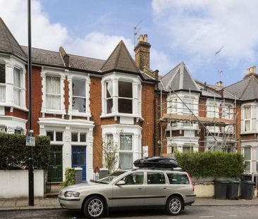 located on the first floor of a period conversion close to Hornsey overground - Photo 1