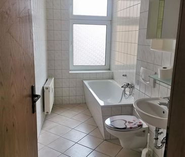 ***3-Zimmer mit Laminat, AR, EBK, Tageslichtbad mit Wanne*** - Photo 1