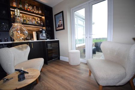 4 bedroom detached house to rent - Photo 3