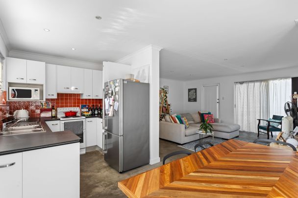 Stylish 2-Bedroom Oasis in Prime Location - A Hidden Gem - Photo 1