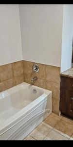 Beau grand 4 1/2 rue Gatien, près galeries 1er dec - Photo 3